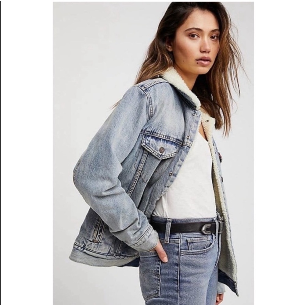 NEW Levi's Original Sherpa Trucker Jacket - Picture 2 of 11
